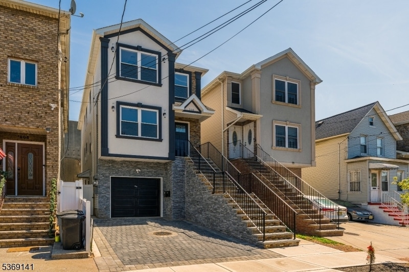 208 Atlantic St in Elizabeth, NJ - Building Photo