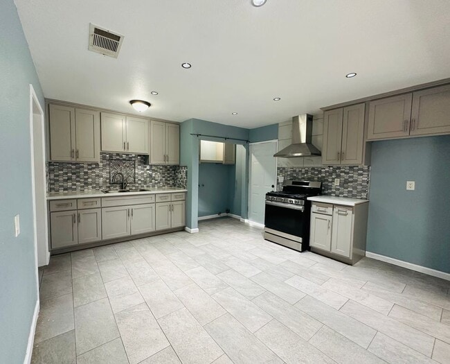 property at 761 N L St