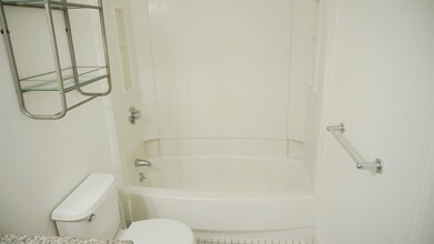 41 Walnut St, Unit 44 in Waltham, MA - Building Photo - Building Photo