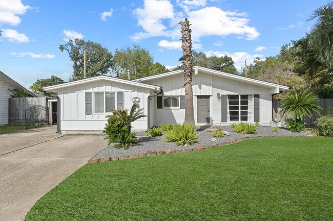 property at 4414 Gardendale Dr