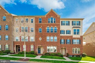 22031 Broadway Ave in Clarksburg, MD - Building Photo