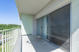 Central Gardens in Memphis, TN - Building Photo - Interior Photo