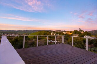 1259 Gonzales Rd in Simi Valley, CA - Foto de edificio - Building Photo
