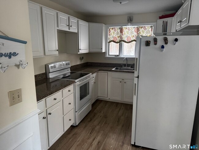 51 Billow Rd in East Lyme, CT - Building Photo - Building Photo