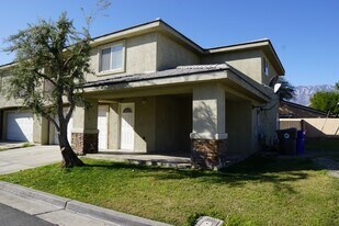 33061 Campus Ln in Cathedral City, CA - Building Photo