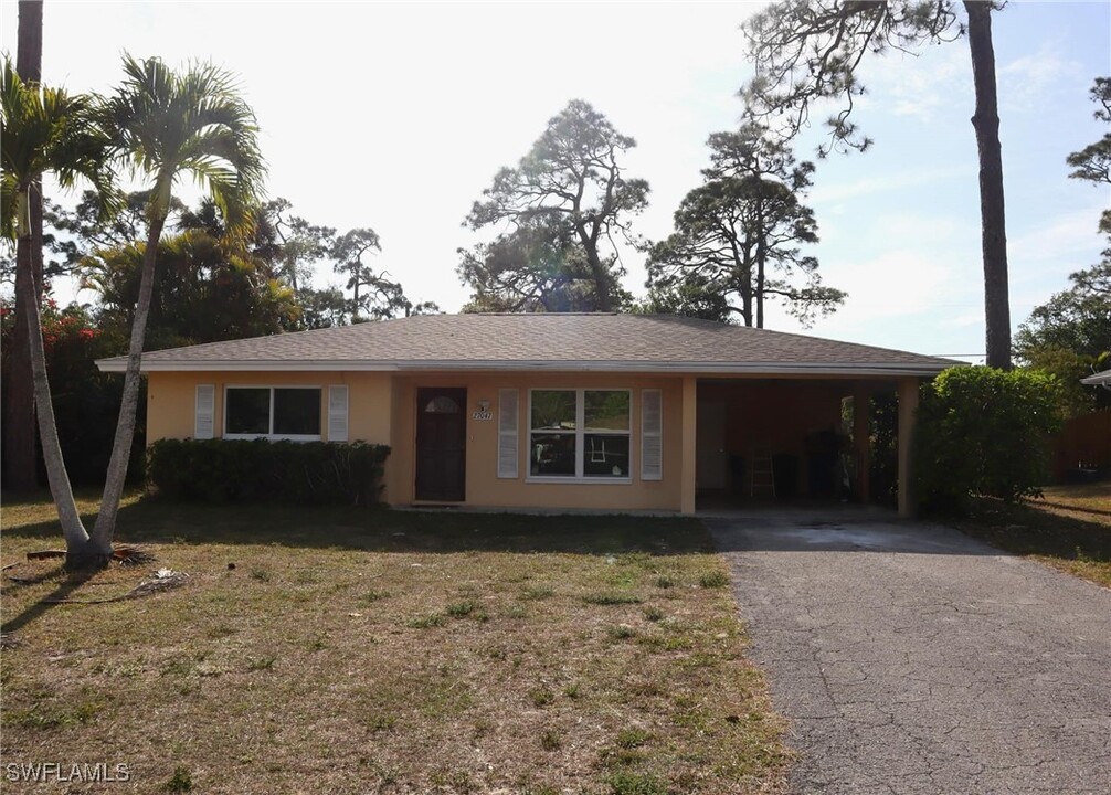 27047 Jarvis Rd in Bonita Springs, FL - Building Photo