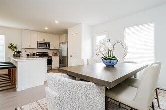 2732 Ctr Crk Ln in Fort Worth, TX - Foto de edificio - Building Photo