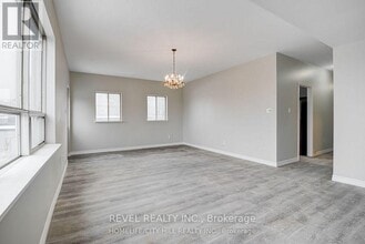 2095 Dufferin St in Toronto, ON - Building Photo - Building Photo