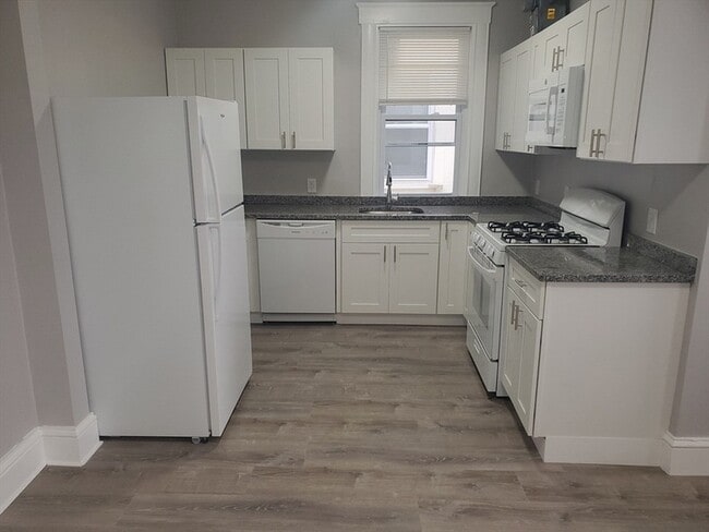 738 Washington St, Unit 29 in Norwood, MA - Foto de edificio - Building Photo