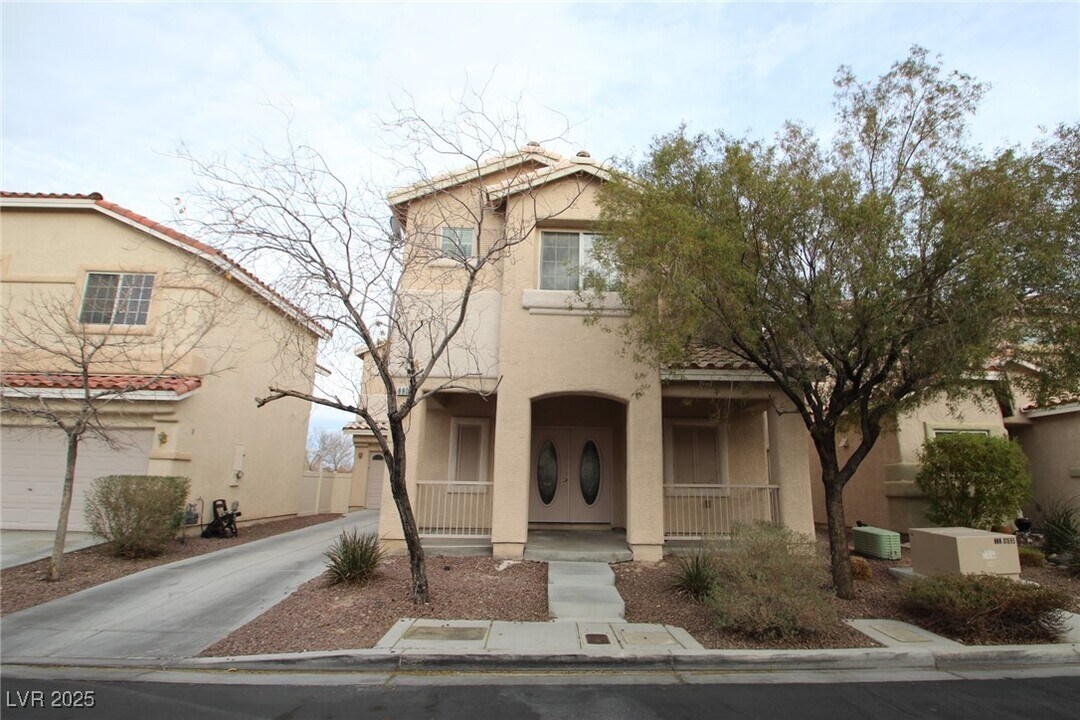 8800 Blue Wolf St in Las Vegas, NV - Building Photo