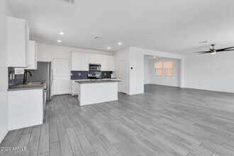 12575 W Midway Ave in Glendale, AZ - Building Photo - Building Photo