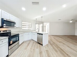 201 Fern Ct in Leesburg, FL - Building Photo - Building Photo