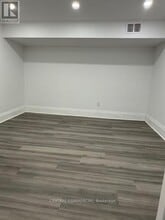 38 Child Dr in Aurora, ON - Building Photo - Building Photo