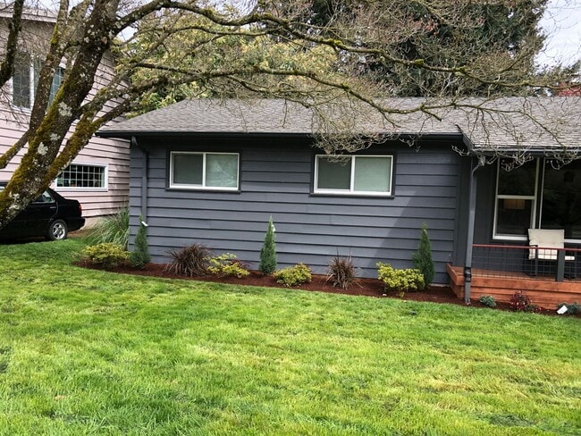 3850 Crestview Dr S in Salem, OR - Building Photo - Building Photo