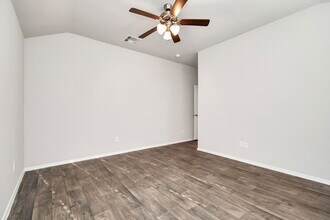 9878 Laurel Lake Dr in Shenandoah, TX - Building Photo - Building Photo