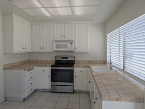 25262 Vía Valentina in Santa Clarita, CA - Building Photo - Building Photo