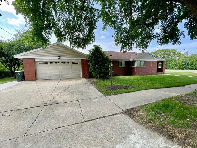property at 7075 N Cicero Ave