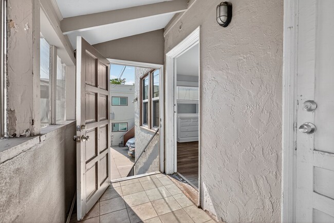 736 Olive Ave in Long Beach, CA - Building Photo - Building Photo