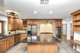 3923 Cypress Lake Dr in Spring, TX - Building Photo - Building Photo