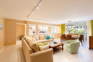 110 Half Moon Cir in Hypoluxo, FL - Building Photo