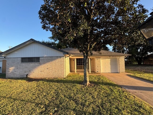 5717 Woodrow St in Texas City, TX - Building Photo - Building Photo