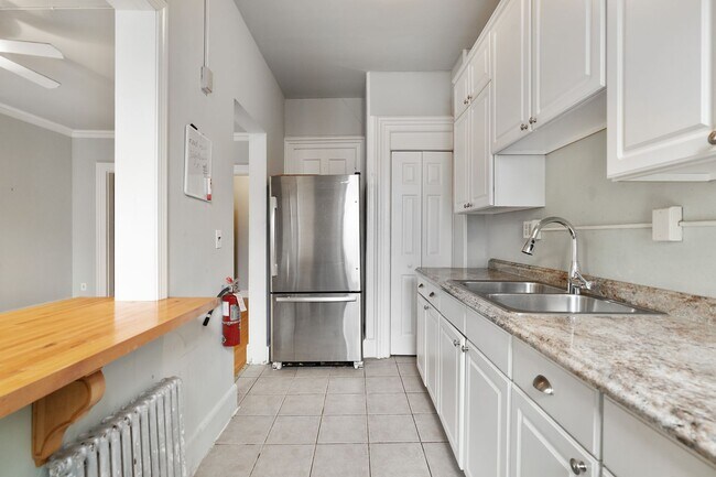 277 Crown St in New Haven, CT - Building Photo - Building Photo