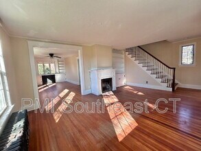 142 Old Norwich Rd in Waterford, CT - Building Photo - Building Photo