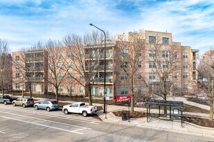 South Park Plaza in Chicago, IL - Building Photo