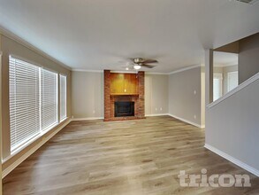 2124 Glenn Ln in Glenn Heights, TX - Foto de edificio - Building Photo