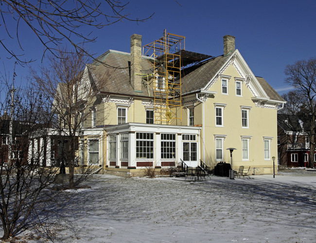 6107 7th Ave in Kenosha, WI - Foto de edificio - Building Photo