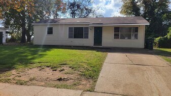 1105 Norris Dr in Bossier City, LA - Building Photo