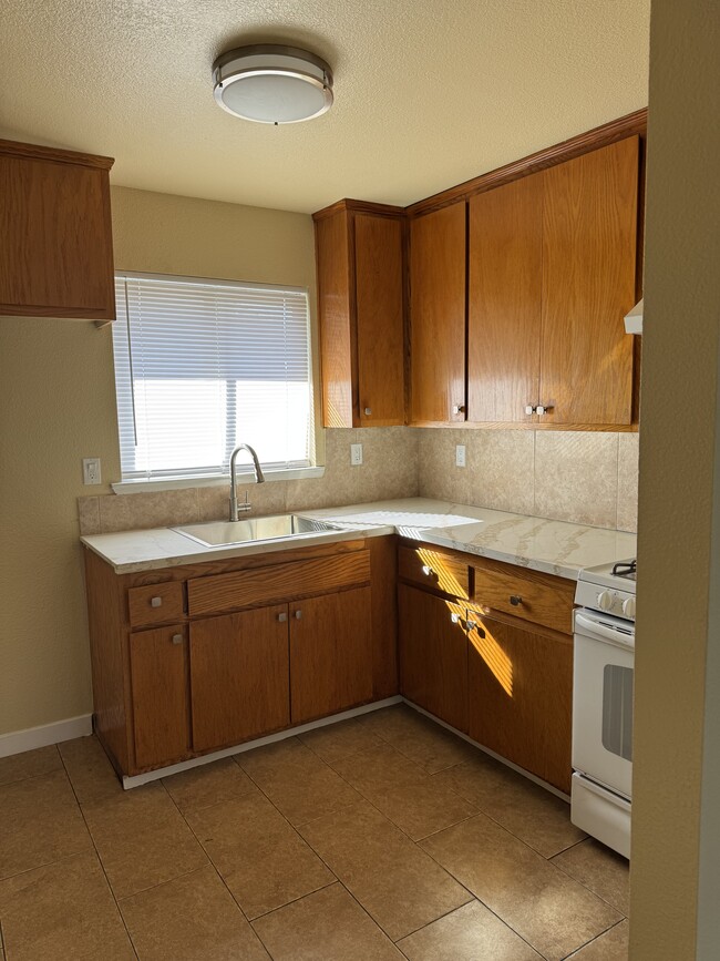 2227 16th Ave, Unit 222716thAve in Sacramento, CA - Building Photo - Building Photo