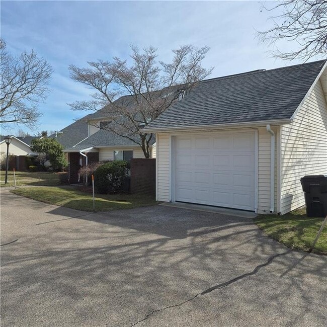 956 Brighton Way in Warwick, RI - Building Photo - Building Photo