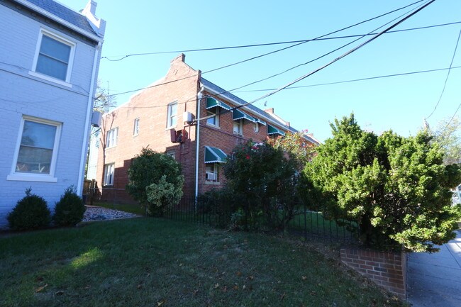909 Quincy St NE in Washington, DC - Building Photo - Building Photo