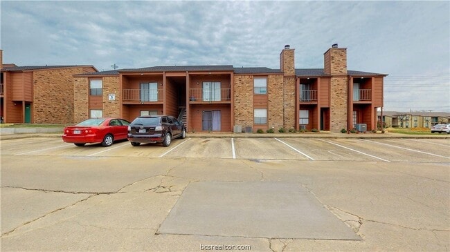 property at 904 University Oaks Blvd