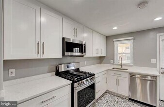 111 Bloomsberry St in Baltimore, MD - Foto de edificio - Building Photo