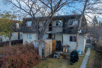 6809 Centre St NW in Calgary, AB - Building Photo - Building Photo