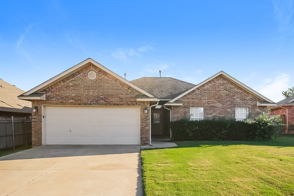 912 SW 38th St in Moore, OK - Building Photo