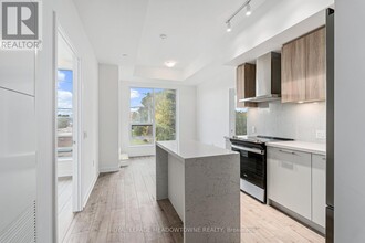 500 Plains Rd E in Burlington, ON - Building Photo - Building Photo