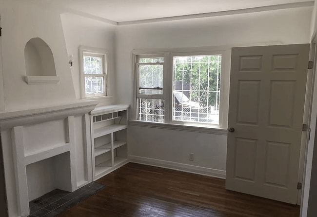 6119 11th Ave, Unit 6119.5 in Los Angeles, CA - Building Photo - Building Photo