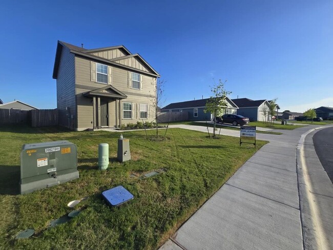 504 Sunray Dr in Lockhart, TX - Building Photo - Building Photo