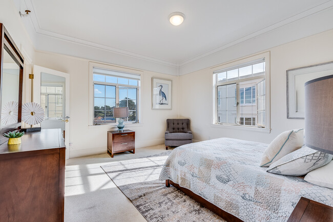Pacific Grove - Senior Apartments in Pacific Grove, CA - Foto de edificio - Building Photo