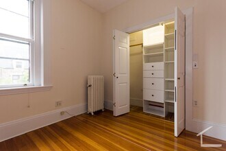 16 Garrison Rd, Unit 4 in Brookline, MA - Building Photo - Building Photo
