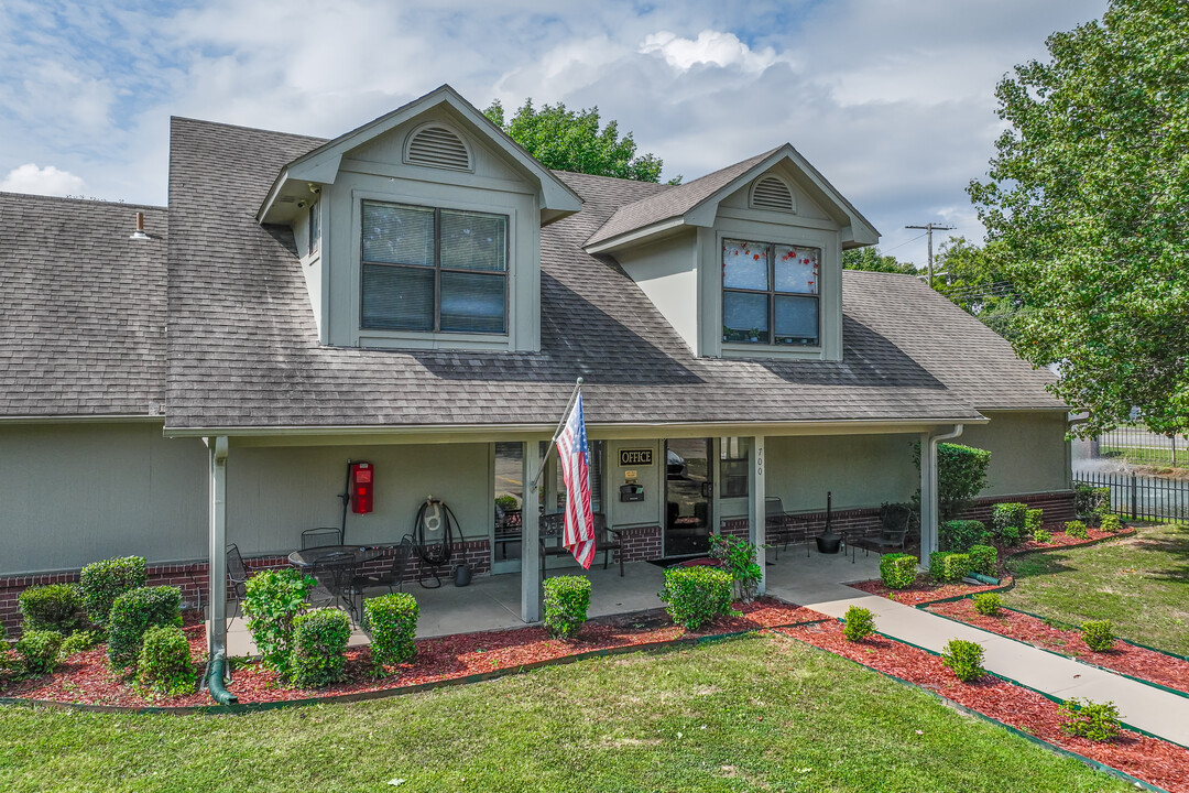 Pike Place in Fort Smith, AR - Building Photo