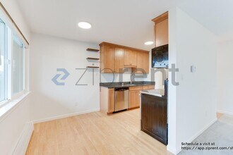 911 N 73rd St in Seattle, WA - Building Photo - Building Photo