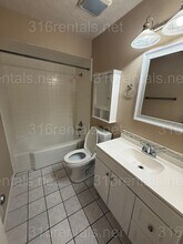 5825 E Oakwood Dr in Wichita, KS - Building Photo - Building Photo