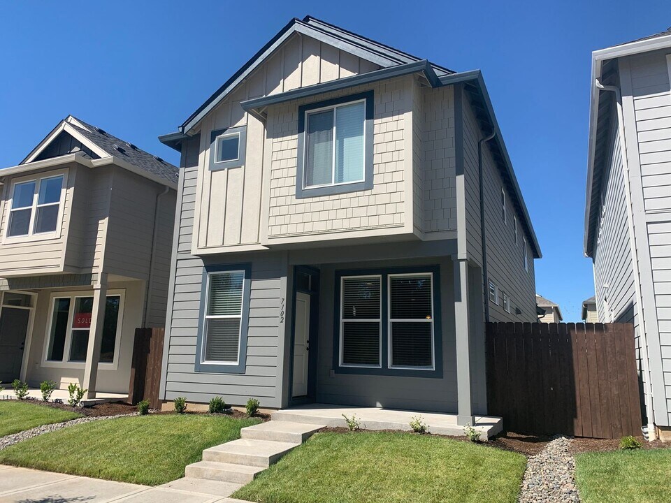7102 S Rdg Wy in Ridgefield, WA - Building Photo