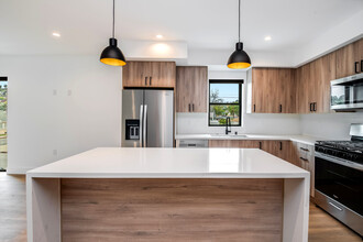 354 Newland St in Los Angeles, CA - Building Photo - Interior Photo