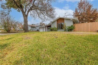 5104 Woodmoor Dr in Austin, TX - Building Photo - Building Photo