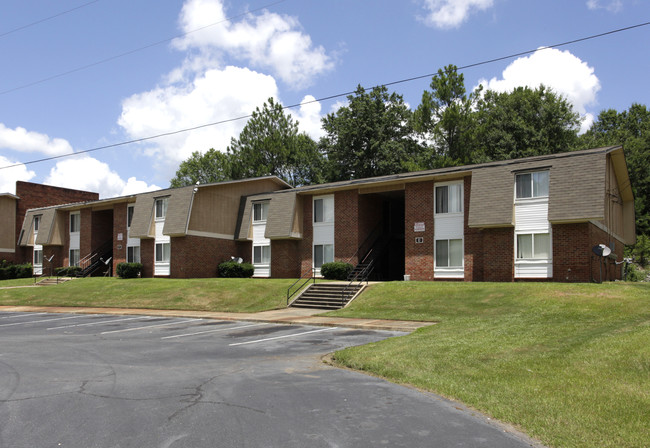 Edmond Estates Apartments in Phenix City, AL - Building Photo - Building Photo